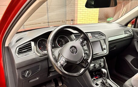 Volkswagen Tiguan II, 2016 год, 1 980 000 рублей, 2 фотография