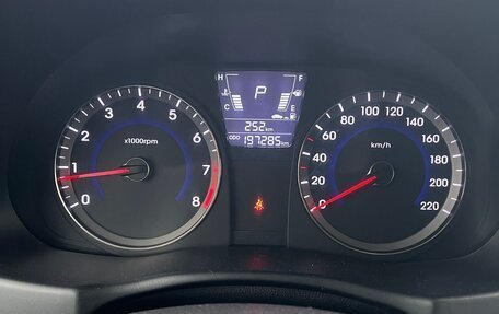 Hyundai Solaris II рестайлинг, 2011 год, 635 000 рублей, 10 фотография