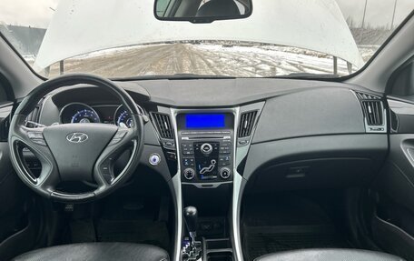 Hyundai Sonata VI, 2012 год, 990 000 рублей, 3 фотография