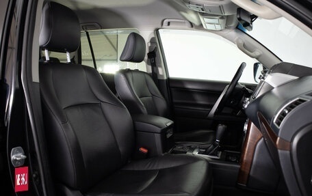 Toyota Land Cruiser Prado 150 рестайлинг 2, 2013 год, 2 990 000 рублей, 12 фотография