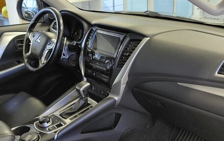 Mitsubishi Pajero Sport III рестайлинг, 2018 год, 2 385 000 рублей, 6 фотография