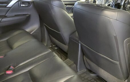 Mitsubishi Pajero Sport III рестайлинг, 2018 год, 2 385 000 рублей, 7 фотография