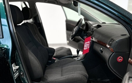 Toyota Avensis III рестайлинг, 2005 год, 592 000 рублей, 10 фотография