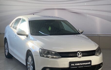 Volkswagen Jetta VI, 2013 год, 999 000 рублей, 3 фотография
