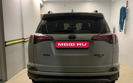 Toyota RAV4, 2017 год, 2 690 000 рублей, 10 фотография