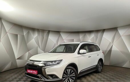 Mitsubishi Outlander III рестайлинг 3, 2019 год, 2 198 000 рублей, 1 фотография