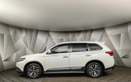 Mitsubishi Outlander III рестайлинг 3, 2019 год, 2 198 000 рублей, 5 фотография