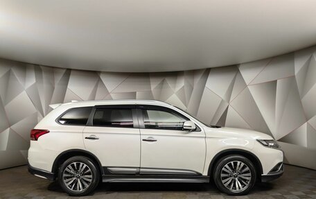 Mitsubishi Outlander III рестайлинг 3, 2019 год, 2 198 000 рублей, 6 фотография