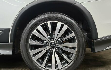 Mitsubishi Outlander III рестайлинг 3, 2019 год, 2 198 000 рублей, 9 фотография