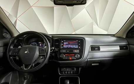 Mitsubishi Outlander III рестайлинг 3, 2019 год, 2 198 000 рублей, 14 фотография