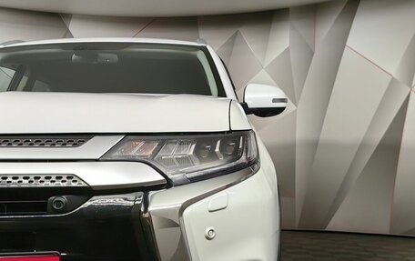 Mitsubishi Outlander III рестайлинг 3, 2019 год, 2 198 000 рублей, 10 фотография