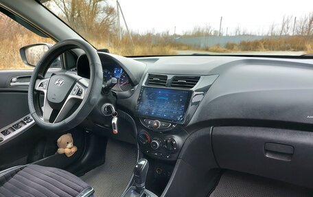 Hyundai Solaris II рестайлинг, 2015 год, 1 077 000 рублей, 10 фотография