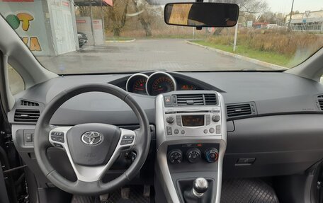 Toyota Verso I, 2011 год, 1 035 000 рублей, 15 фотография