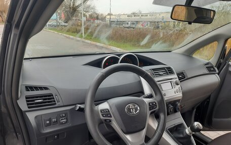 Toyota Verso I, 2011 год, 1 035 000 рублей, 16 фотография