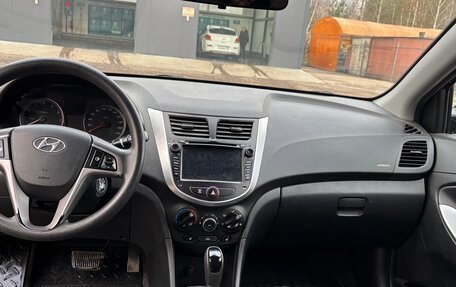 Hyundai Solaris II рестайлинг, 2015 год, 1 100 000 рублей, 13 фотография