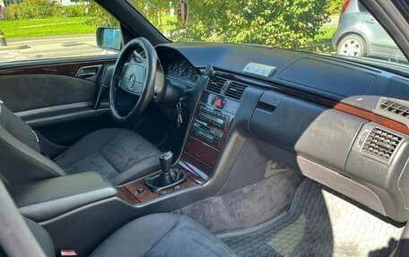 Mercedes-Benz E-Класс, 1996 год, 550 000 рублей, 6 фотография