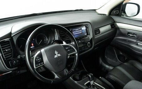 Mitsubishi Outlander III рестайлинг 3, 2013 год, 1 499 700 рублей, 11 фотография