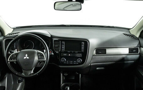 Mitsubishi Outlander III рестайлинг 3, 2013 год, 1 499 700 рублей, 13 фотография