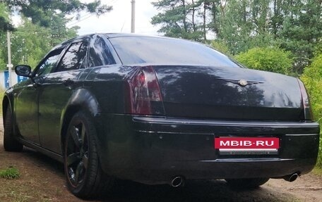 Chrysler 300C II, 2005 год, 1 150 000 рублей, 10 фотография