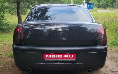 Chrysler 300C II, 2005 год, 1 150 000 рублей, 8 фотография