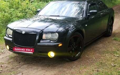 Chrysler 300C II, 2005 год, 1 150 000 рублей, 11 фотография