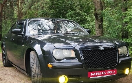 Chrysler 300C II, 2005 год, 1 150 000 рублей, 9 фотография
