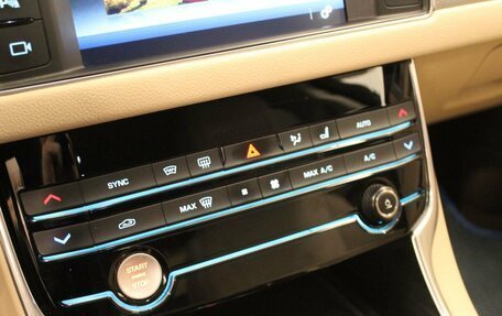 Jaguar XF II, 2016 год, 2 500 000 рублей, 25 фотография