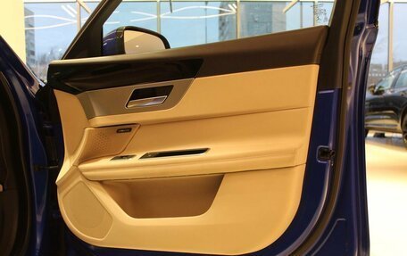 Jaguar XF II, 2016 год, 2 500 000 рублей, 34 фотография