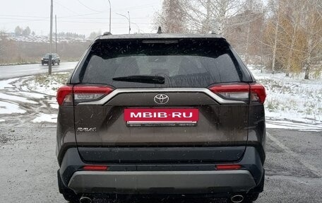 Toyota RAV4, 2021 год, 2 800 000 рублей, 2 фотография