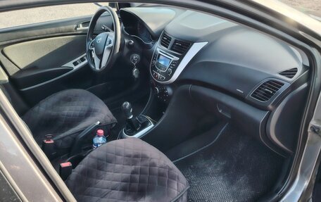 Hyundai Solaris II рестайлинг, 2011 год, 710 000 рублей, 2 фотография