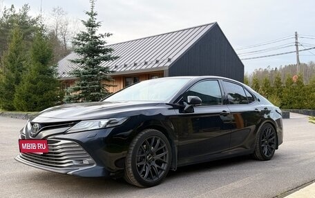 Toyota Camry, 2021 год, 3 200 000 рублей, 2 фотография