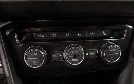 Volkswagen Tiguan II, 2018 год, 1 825 000 рублей, 13 фотография