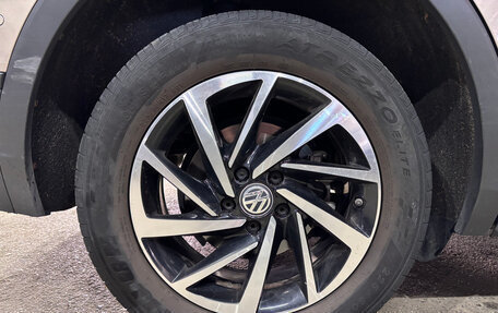 Volkswagen Tiguan II, 2018 год, 1 825 000 рублей, 10 фотография