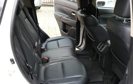 Mitsubishi Outlander III рестайлинг 3, 2021 год, 2 520 000 рублей, 9 фотография