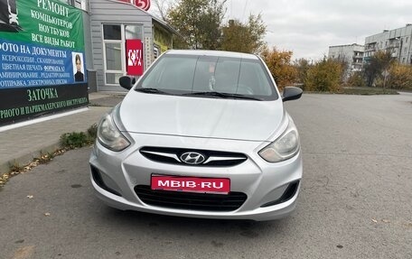 Hyundai Solaris II рестайлинг, 2013 год, 550 000 рублей, 1 фотография