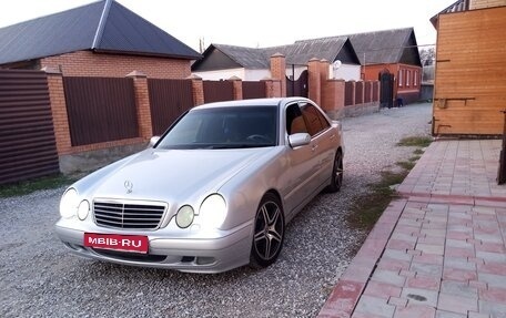 Mercedes-Benz E-Класс, 2000 год, 530 000 рублей, 3 фотография