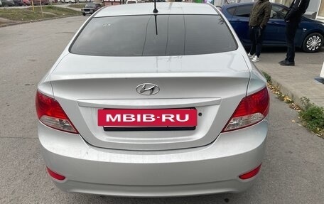 Hyundai Solaris II рестайлинг, 2013 год, 550 000 рублей, 2 фотография
