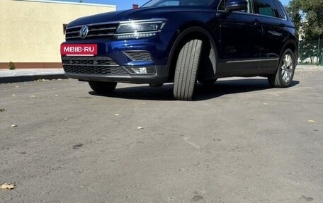 Volkswagen Tiguan II, 2018 год, 2 350 000 рублей, 2 фотография