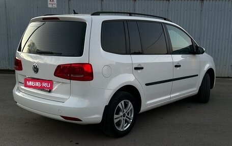Volkswagen Touran III, 2013 год, 990 000 рублей, 4 фотография