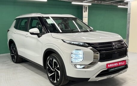 Mitsubishi Outlander, 2023 год, 4 100 000 рублей, 2 фотография