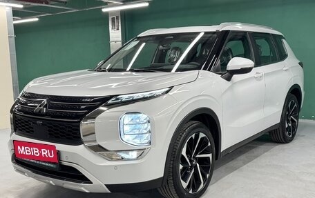 Mitsubishi Outlander, 2023 год, 4 100 000 рублей, 4 фотография
