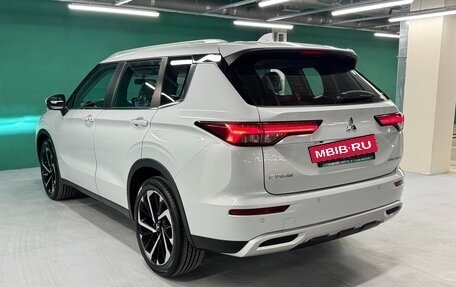 Mitsubishi Outlander, 2023 год, 4 100 000 рублей, 7 фотография