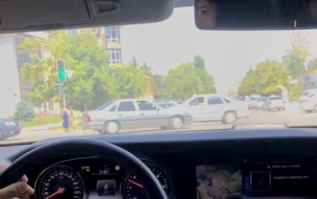 Mercedes-Benz E-Класс, 2019 год, 3 450 000 рублей, 2 фотография