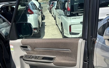 Honda Stepwgn IV, 2016 год, 1 568 000 рублей, 12 фотография