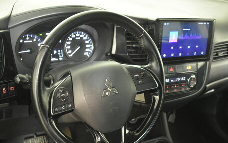 Mitsubishi Outlander III рестайлинг 3, 2016 год, 1 419 000 рублей, 9 фотография