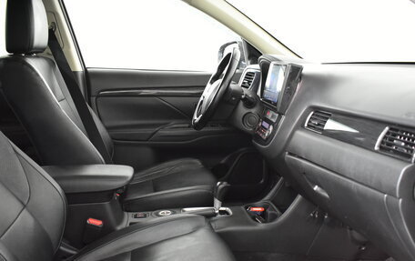 Mitsubishi Outlander III рестайлинг 3, 2016 год, 1 419 000 рублей, 12 фотография