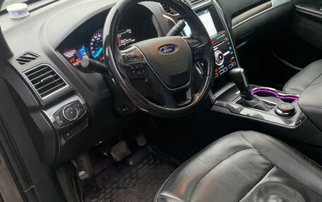 Ford Explorer VI, 2016 год, 2 250 000 рублей, 6 фотография