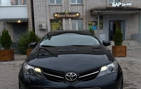 Toyota Auris II, 2013 год, 975 000 рублей, 2 фотография
