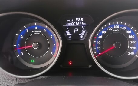 Hyundai Elantra V, 2013 год, 1 000 000 рублей, 21 фотография