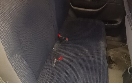 Suzuki Swift II, 2002 год, 300 000 рублей, 9 фотография